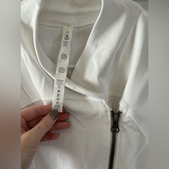 Lululemon jacket - Picture 2 of 4